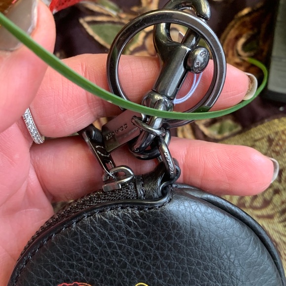 Authentic COACH Pebbled leather logo round coin zip keychain - Picture 5 of 11